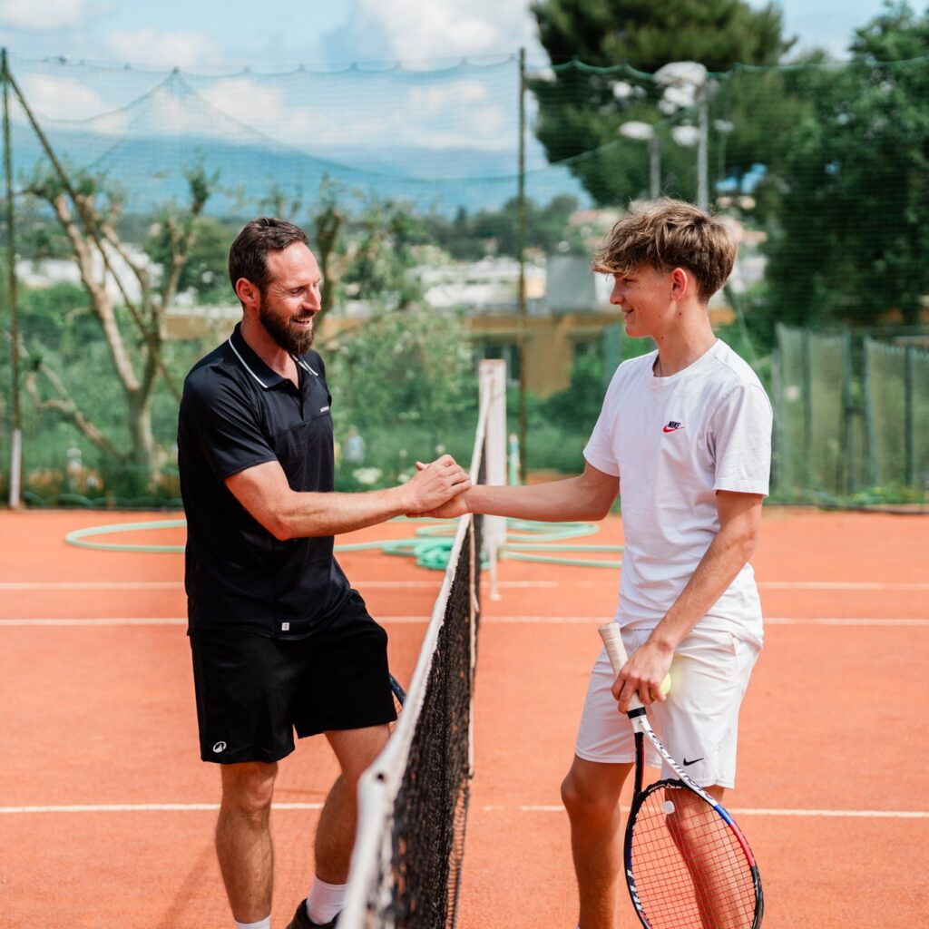 Stage de tennis sur la Côte d'Azur et partout en France - stage personnalisable et 100% sur-mesure.