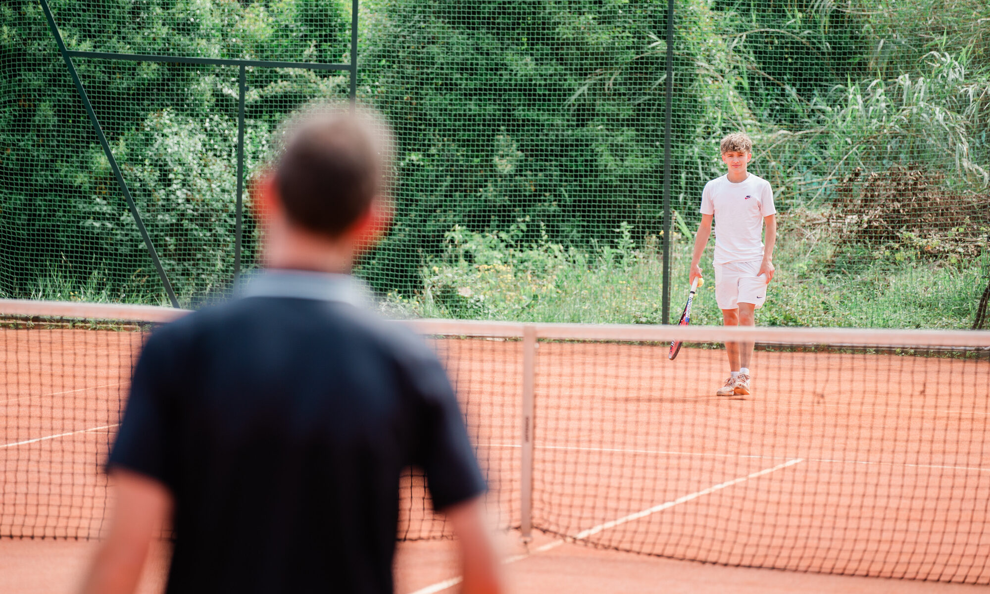 Coach de tennis privé sur la Côte d'Azur pour cours à domicile, villas privées et hôtels de luxe